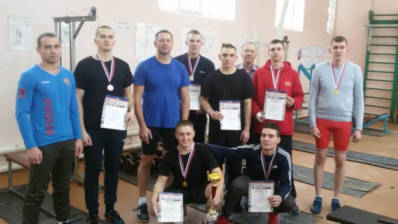 В юниорском Первенстве областного центра по гиревому спорту поучаствовали 36 спортсменов