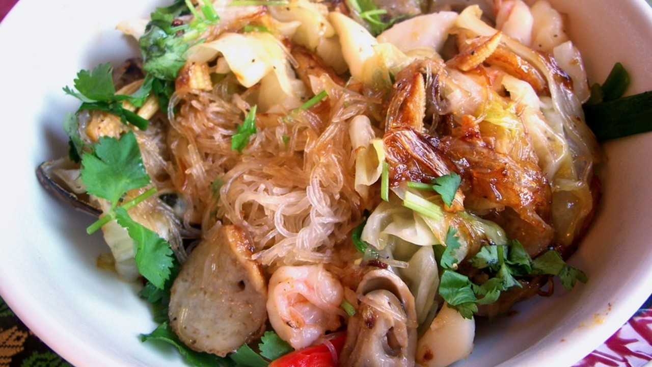 Блюдо дня: Салат с кальмарами и орехами