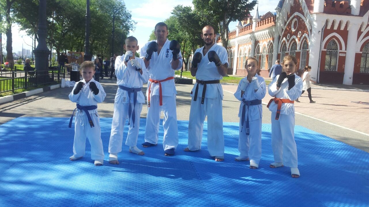 Федерация шинкёкушин карате провела открытую тренировку на Набережной р.Амур