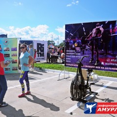 Выставка спортивных секций состоялась на площади ОКЦ. Фоторепортаж