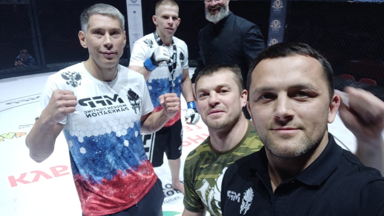 Александр Белых выиграл бой на турнире по профессиональному панкратиону MFP-231