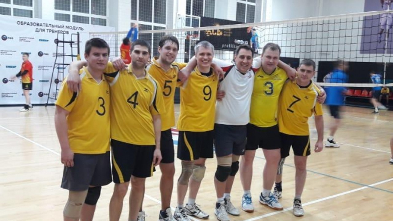 Команда Амурского госуниверситета победила в волейбольном турнире, посвященном памяти Ярослава Вакуленко 