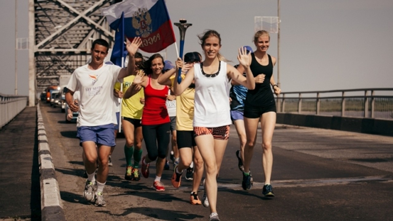 Амурские спортсмены встретили эстафету "Бег Мира"