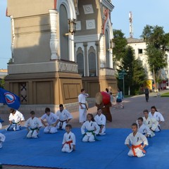 Амурские каратисты провели открытую тренировку на благовещенской Набережной р.Амур