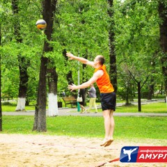 "Лето молодых" застало благовещенских любителей пляжного волейбола в городском парке культуры и отдыха