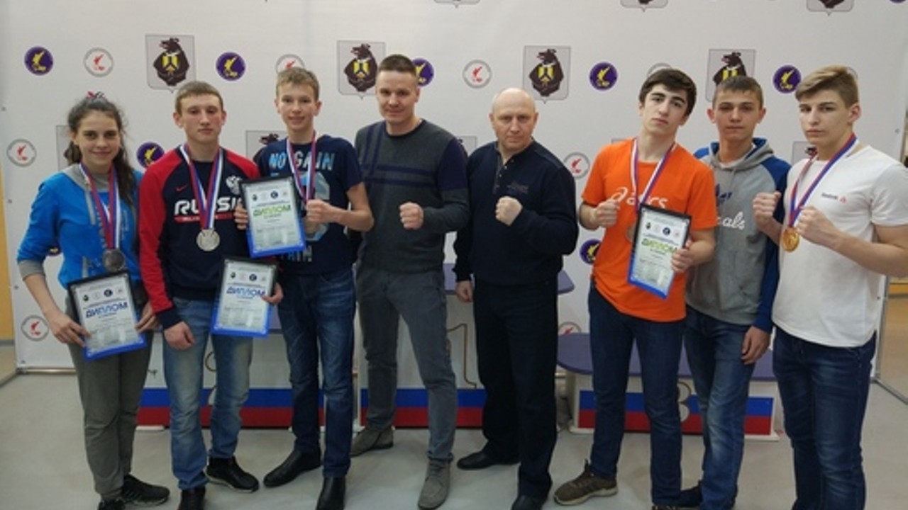 Сборная Амурской области по кикбоксингу завоевала пять медалей на соревнованиях в Хабаровске