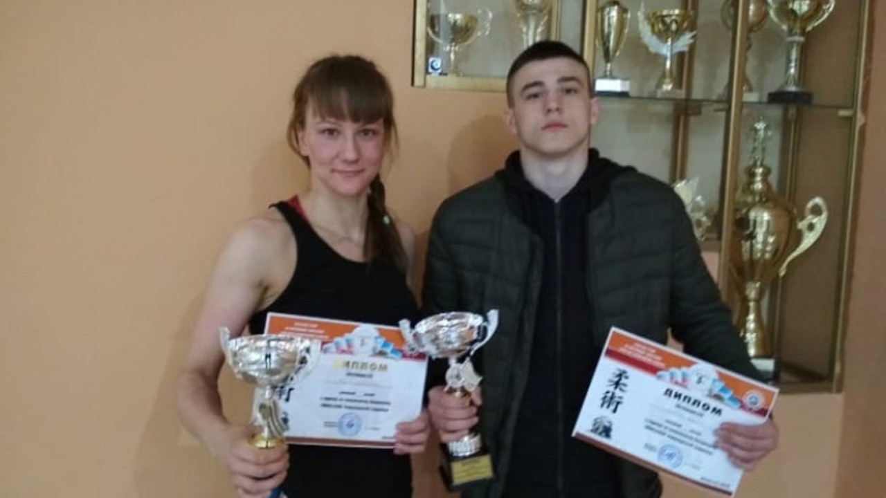 Кирилл Соловьёв и Кристина Дереча одержали победы на профессиональном турнире по ММА "Нерюнгринский гладиатор"