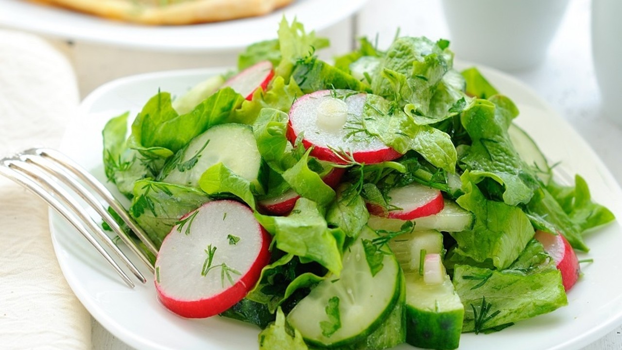 Блюдо дня: Салат весенний с редисом