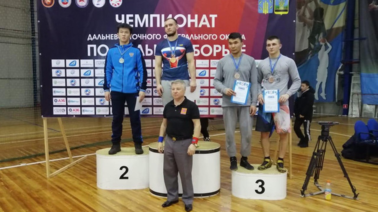 Спортсмены из Приамурья стали призёрами чемпионата ДФО по вольной борьбе