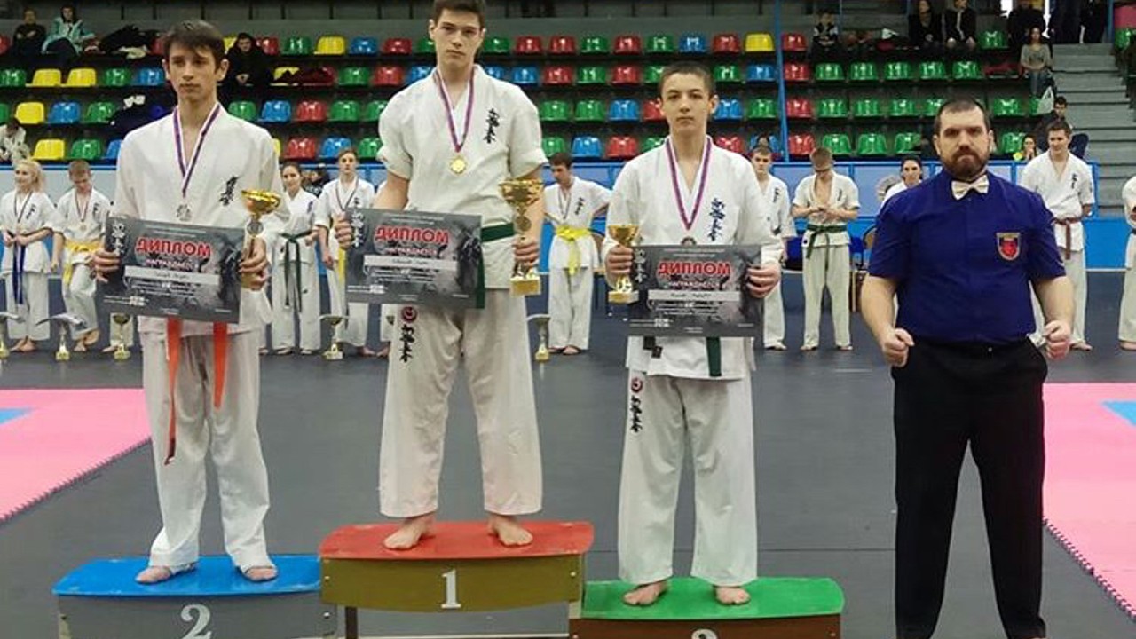 Амурские каратисты завоевали 19 медалей на чемпионате и первенстве ДФО по шинкёкушин карате