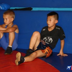 Китайские дети обучаются борьбе у амурского тренера