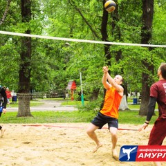 "Лето молодых" застало благовещенских любителей пляжного волейбола в городском парке культуры и отдыха