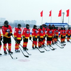 Международный товарищеский матч свёл на р.Амур российских и китайских хоккеистов