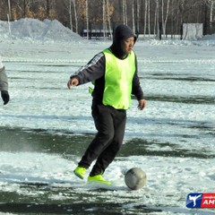 Международная товарищеская встреча по мини-футболу на заснеженном стадионе состоялась в Благовещенске. Фоторепортаж