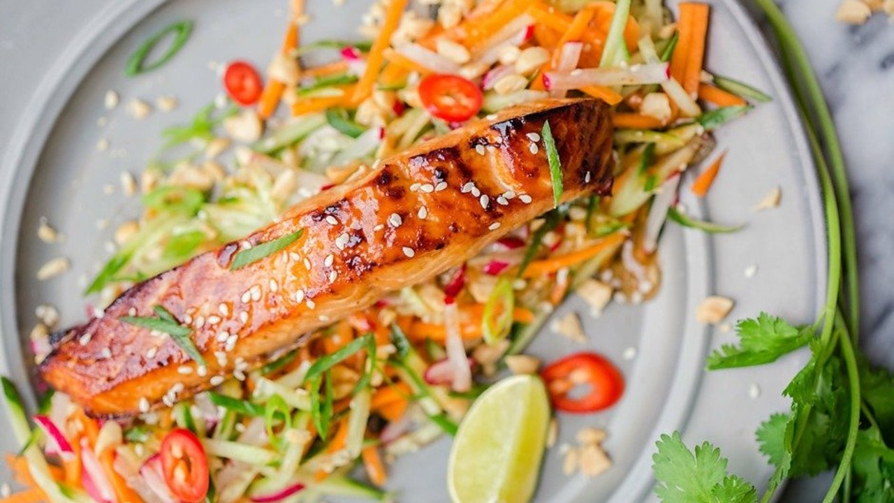 Блюдо недели: Лосось по-азиатски с морковью и огурцом
