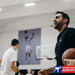 Легенда NBA Андре Миллер и компания СИБУР торжественно открыли в столице Приамурья новый баскетбольный зал